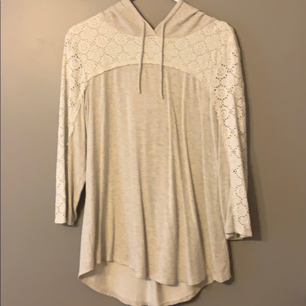 Hooded lace sleeved top